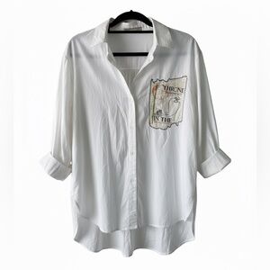 FM2050 | White Button Up Shirt Art Print Pocket "Throne In The" Graphic Size S